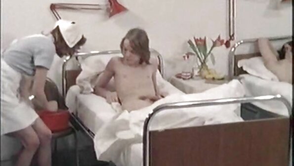 Carmen Monet és az anya fia ingyen porno MILF Jenna Moore hármasban vannak